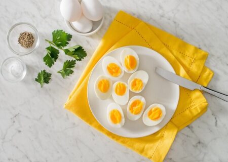 خوردن تخم‌مرغ هر روز ممکن است کلسترول شما را کاهش دهد.