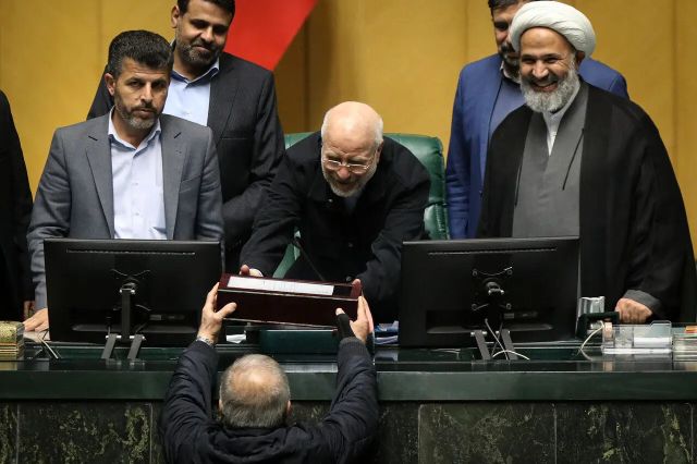 ارز ترجیحی رفت؛ کدام صنایع بورسی برنده میشوند، کدام جا میمانند؟