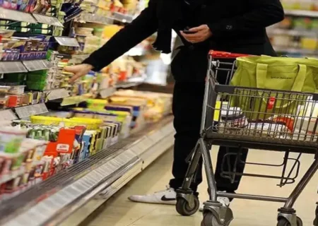 قیمت کالاهای اساسی امروز پنجشنبه ۲۵ دی ۱۴۰۴ / قیمت مرغ و تخم مرغ افزایش داشت؟